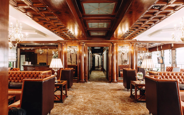 Отель Амбассадори