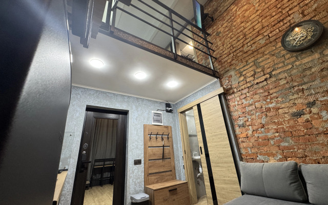 Dvukhurovnevaya studiya s dvumya sanuzlami v parke Apartments