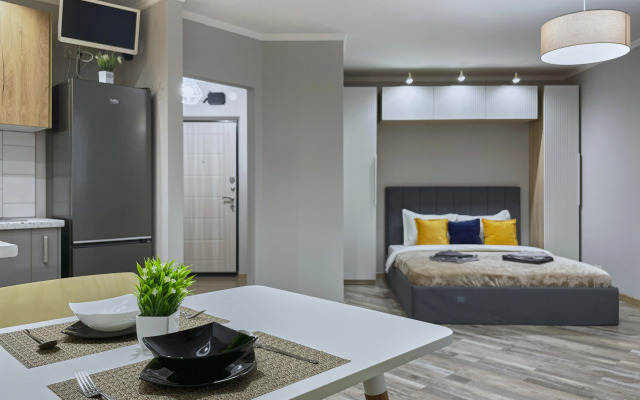 Квартира Уютная и Стильная Студия с Кондиционером в Доме Бизнес-Класса