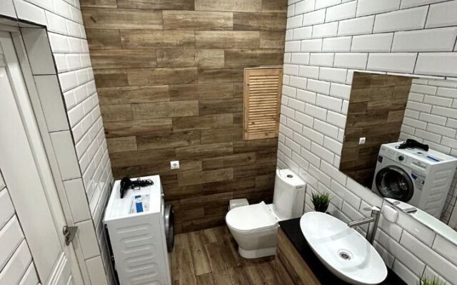 Na Ulitse Latysheva 3l Flat