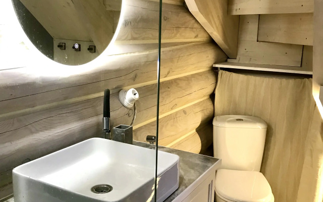 Dom na skale s vidom na ozero Private house