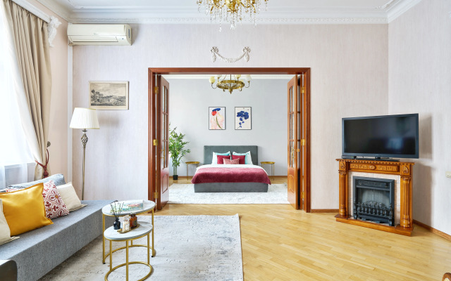 Апартаменты 4-комнатные в центре Москвы