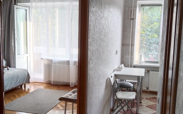 Shepetovskaya Street Flat