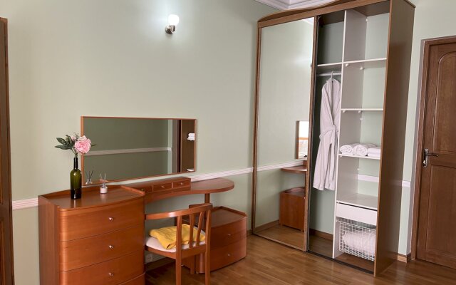 Частный Дом 327 с Бассейном и Видом на Горы