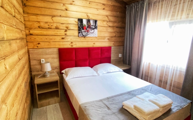 База отдыха Sunny House в Поповке отзывы, цены и фото номеров - забронировать гостиницу База отдыха Sunny House онлайн Поповка
