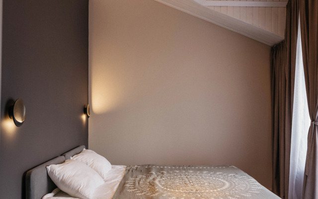 Trekhurovnevye Bezmyatezhnosty Ekho Gor Apartments