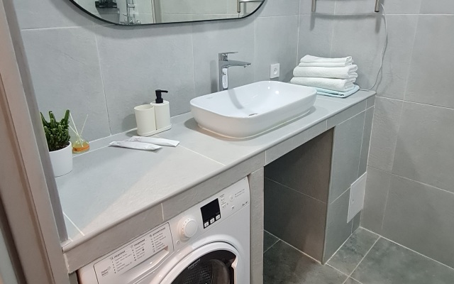 A&J Studio Headliner Apartments