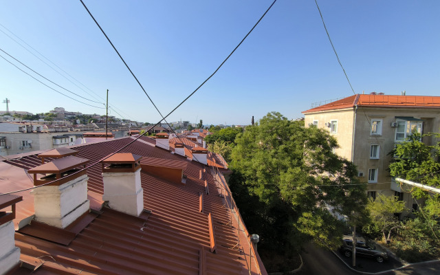 Na Ploschadi Ushakova Flat