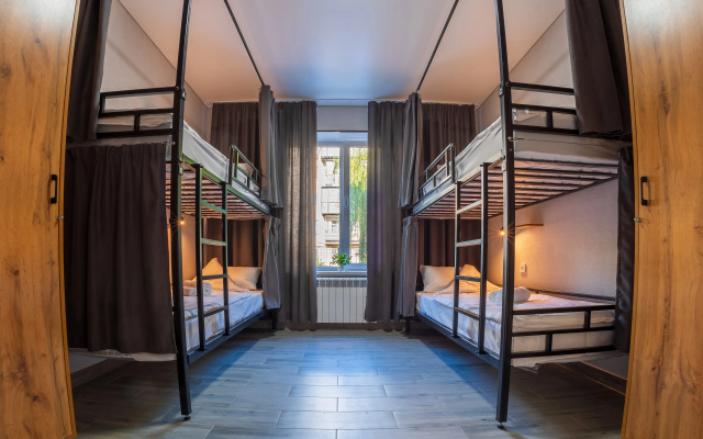 Vse Svoi Hostel