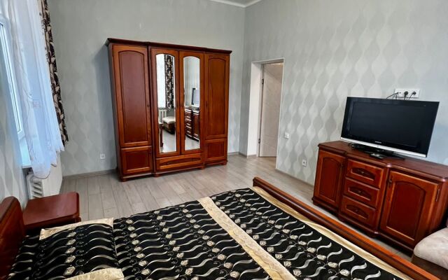 Trekhkomnatnye Apartments
