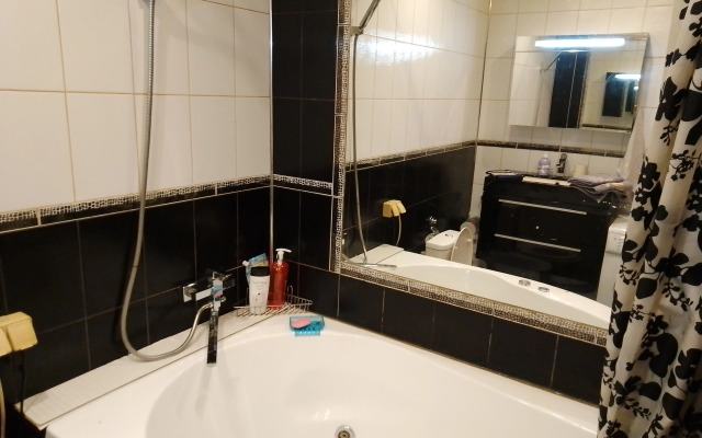 Uyutnaya 2-komnatnaya s dzhakuzi Flat