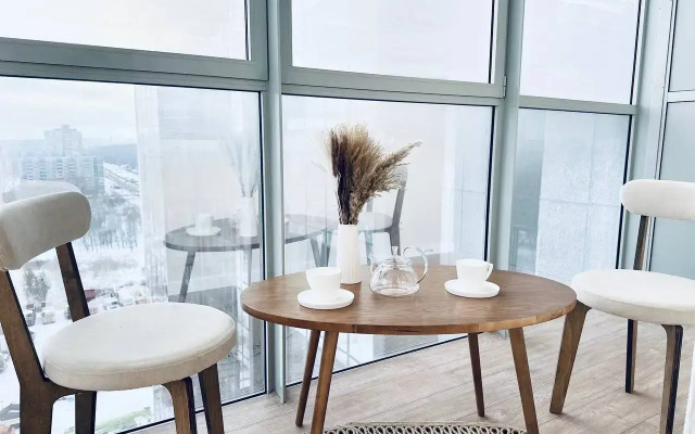 Квартира Поделам с балконом на 14 этаже у арены Трактор