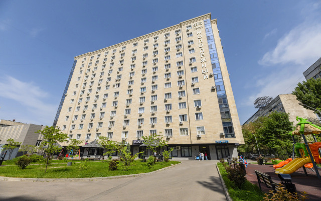 Arbat, Zolotoy Kvadrat, Istoricheskiy Tsentr Almaty Flat