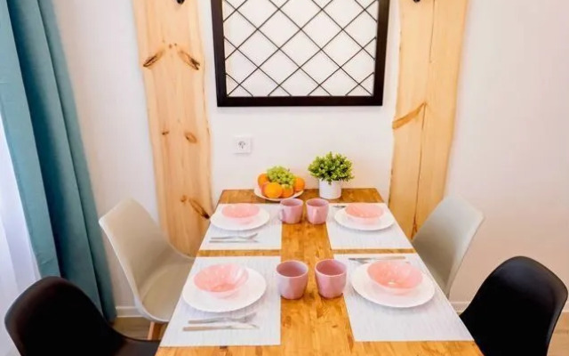 Na Yeleny Kolesovoy 26B Flat