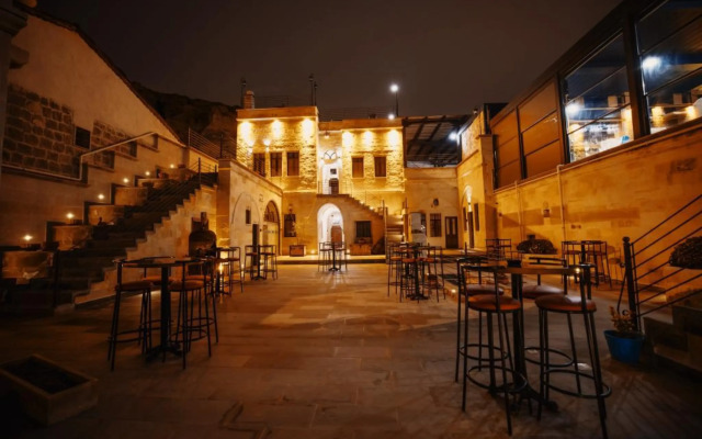 Misty Cave Hotel