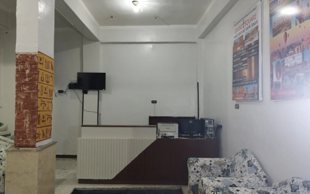 Grand Square Luxor Hostel