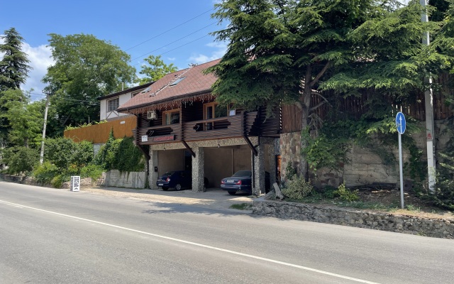 Teokhari Guest House