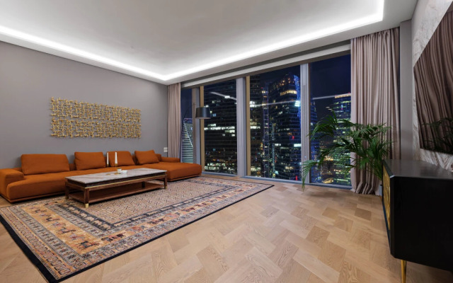 Spacious Apartment with Stunning View of the Towers! 42nd Floor!