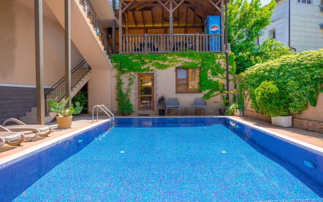 Arno Guest House