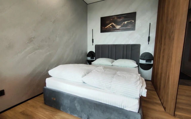 Апартаменты Уютная студия с панорамной лоджией с бесконтактным заселением