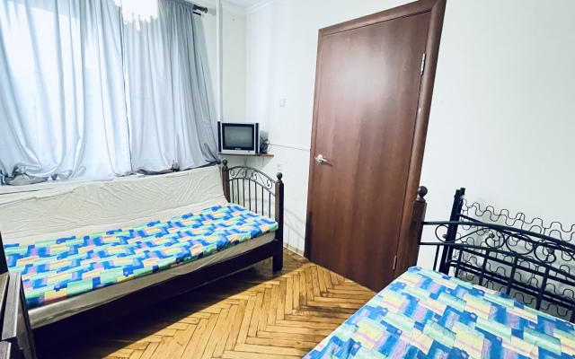 Tryohkomnatnye na Proletarskom Prospekte 17 Apartments