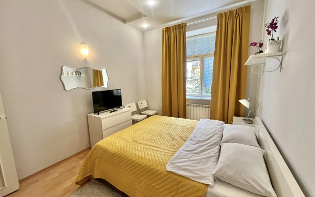 Апартаменты на Большой Конюшенной 3