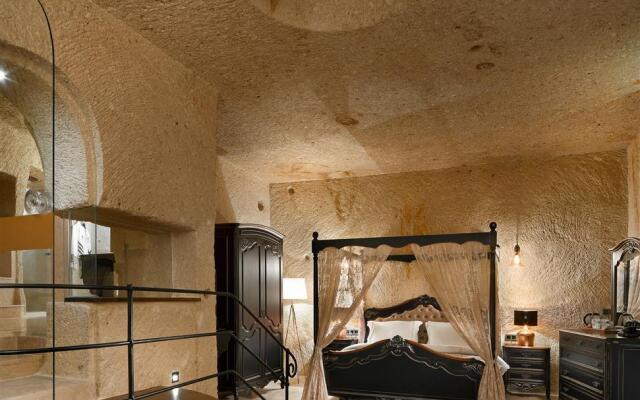 Seraphim Cave Suites & Spa Hotel