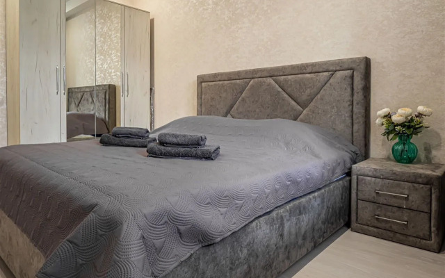 S Sovremennym Remontom Flat