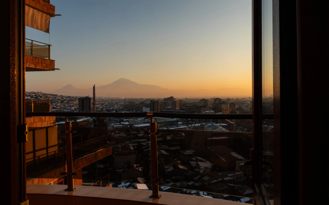 KeyGo #0123, 2 Bedroom, Near Yeritasardutyan Park, View of Ararat Apartments