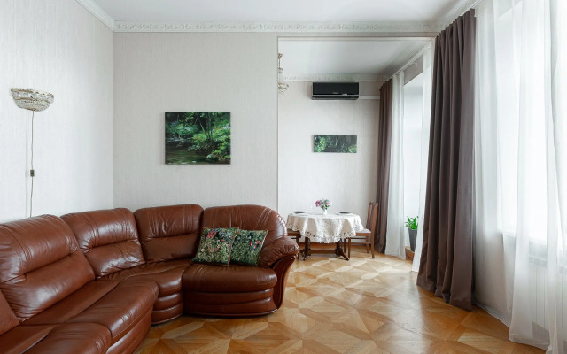 V Tsentre Sankt-Peterburga Flat