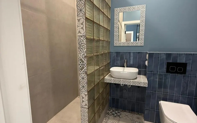 Uyutnaya S Dizaynerskim Remontom Flat