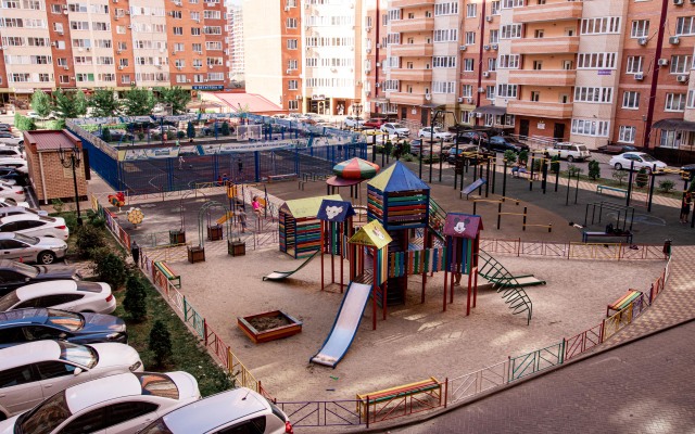 U parka Galitskogo Apart-Otelika na Geroya Sarabeyeva Flat