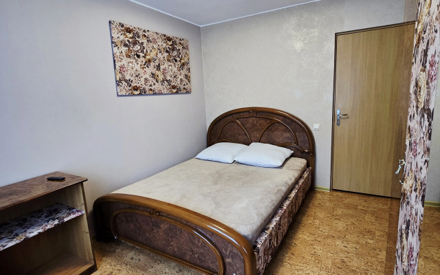 Квартира Трёхкомнатная на Яблоневой