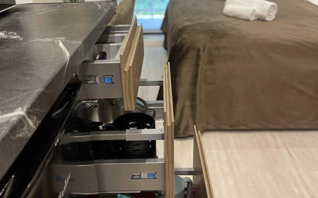 Апартаменты с балконом и видом на сосновый парк рядом с морем