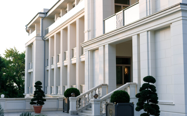 Grand Royal Residences Apartment Complex