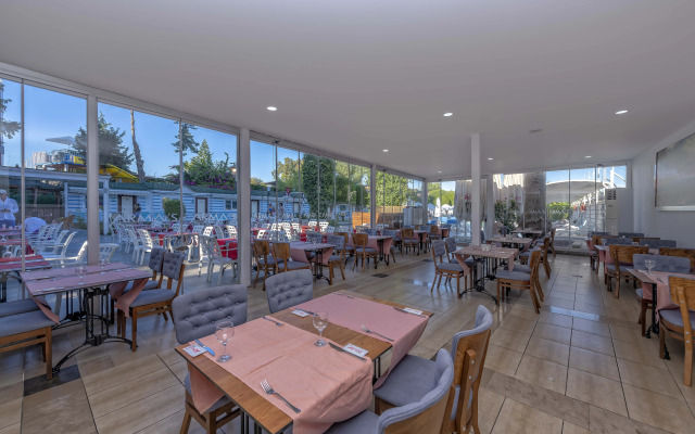 Armas Beach Hotel