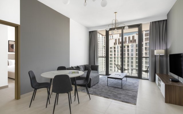 Апартаменты Silkhaus Spacious 2bdr In Downtown Center With Balcony