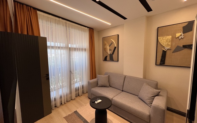 Hotel Elysian Airport