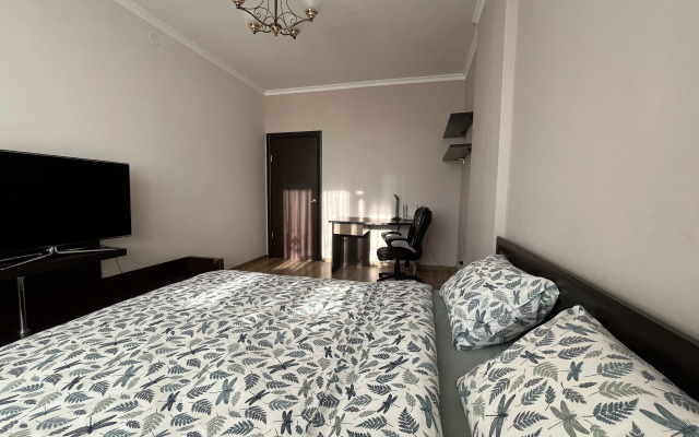 Prostornaya Kvartira V Tsentre Goroda Flat