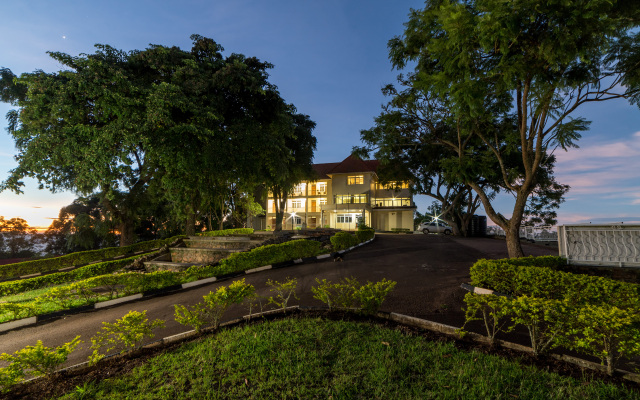 Aggrey  Hotel