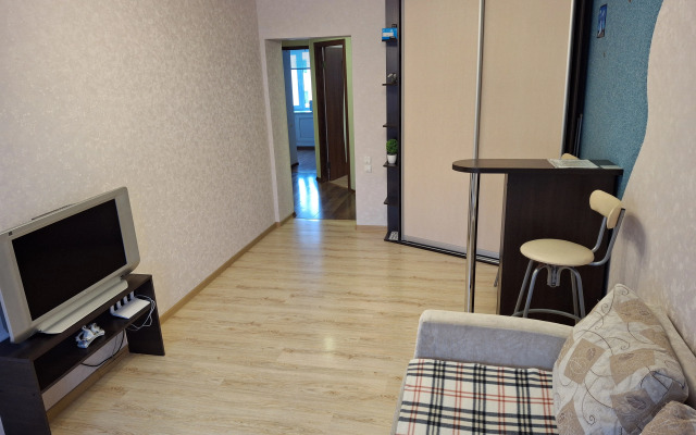 Na Kommunarov Apartments