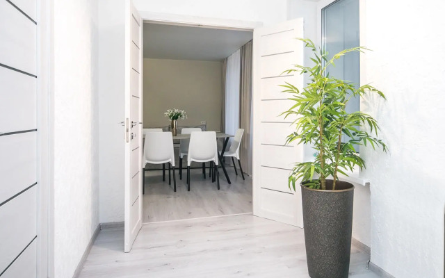 4 Komnatnye Nemiga 8 Tsentr! Apartments