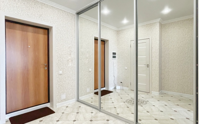 U Kremlya I Chashi Flat