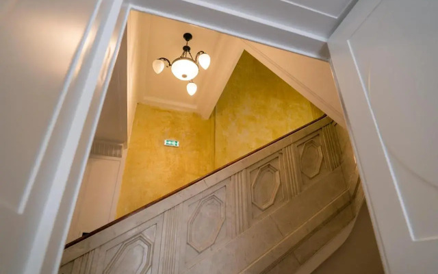 Отель Public House