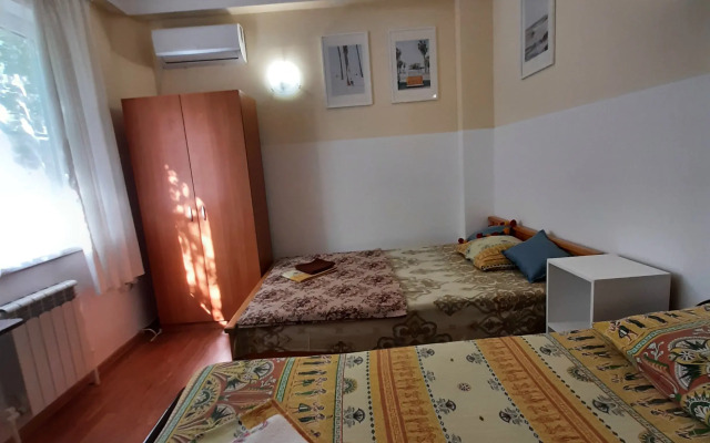 Na Turgeneva Guest House