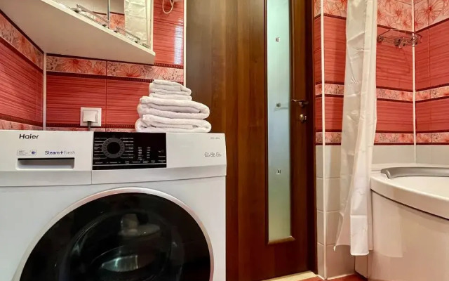 Uyutnaya 3-Kh Komnatnaya U Metro Akademicheskaya Flat