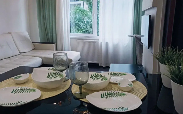 Na Tsvetochnoy 44/2 Apartments