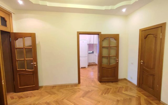 4komnatnye apartamenty v tsentre goroda Apartments