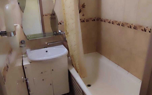 Na Prospekte Khudozhnikov 7k2 Flat