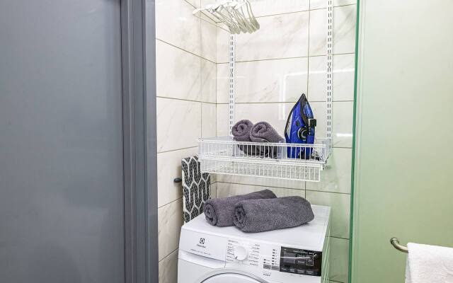 Квартира с Панорамными Окнами и Выходом на Крышу